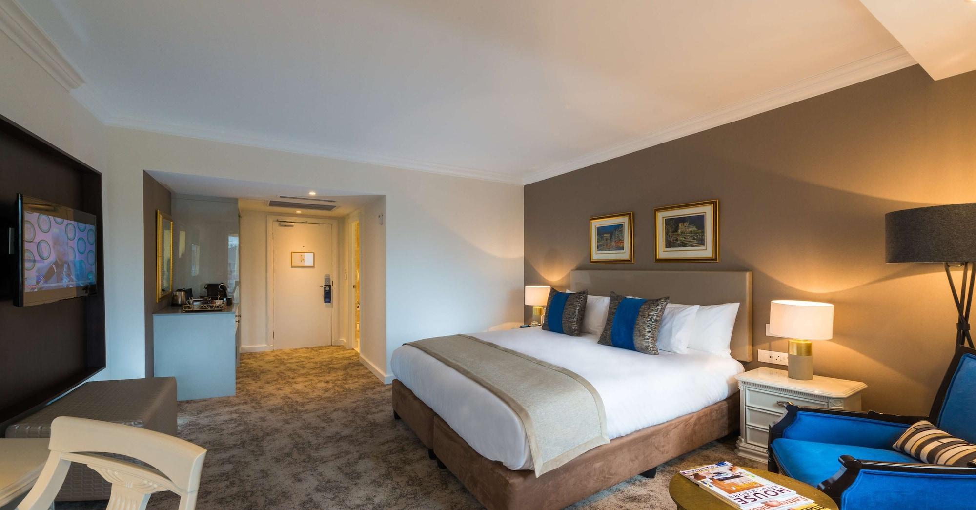 Hotel Le Vendome Cape Town Eksteriør bilde A bedroom at the hotel