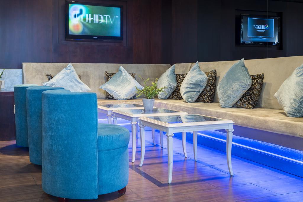 Hotel Le Vendome Cape Town Eksteriør bilde The lounge at the airport