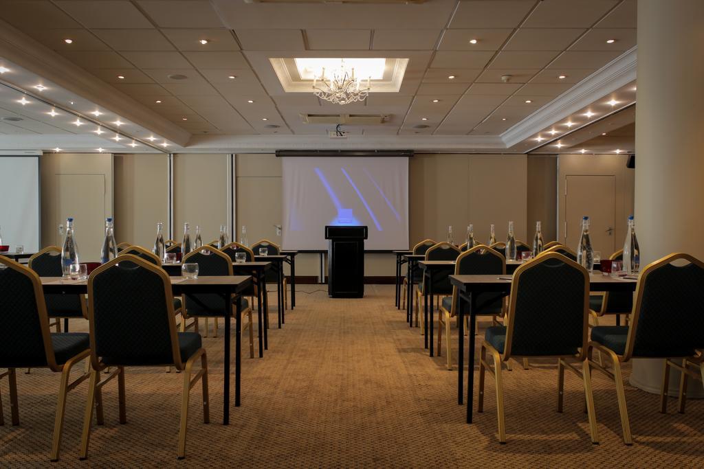 Hotel Le Vendome Cape Town Eksteriør bilde A meeting room at the hotel