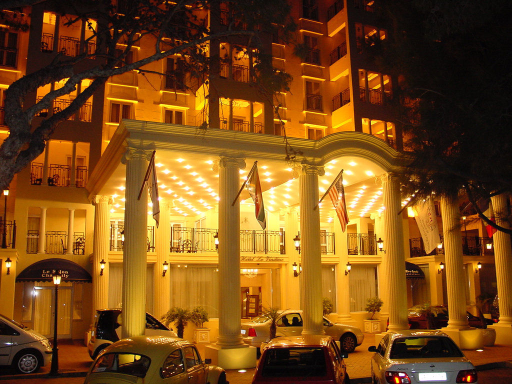 Hotel Le Vendome Cape Town Eksteriør bilde The E&O 8 at night