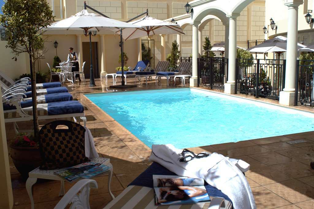Hotel Le Vendome Cape Town Fasiliteter bilde The pool at the Cape Town Four Seasons